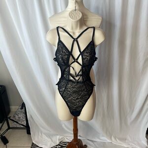 🖤 Victoria’s Secret Black Strappy Lace Teddy Bodysuit – XL